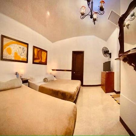 Hospedaje Camino Real A 150 Mts Del Centro Саленто Экстерьер фото